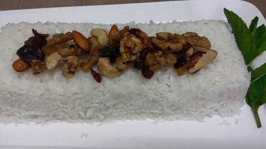 אורז עם תערובת פירות יבשים