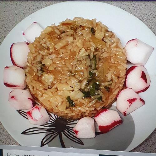 מוקפץ אורז עם בצל כרובית ותרד