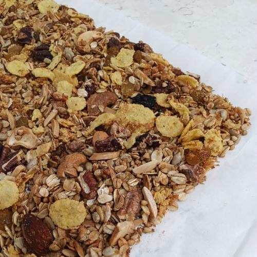 גרנולת כוסמת ירוקה ושיבולת שועל
עם המון דברים טובים