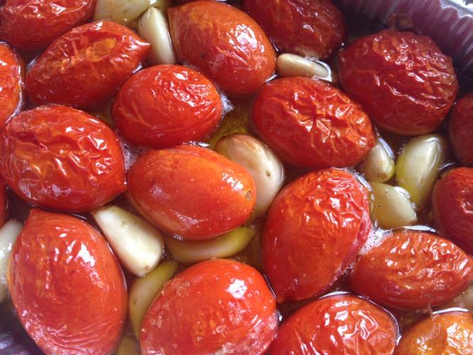עגבניות שרי ושום בתנור