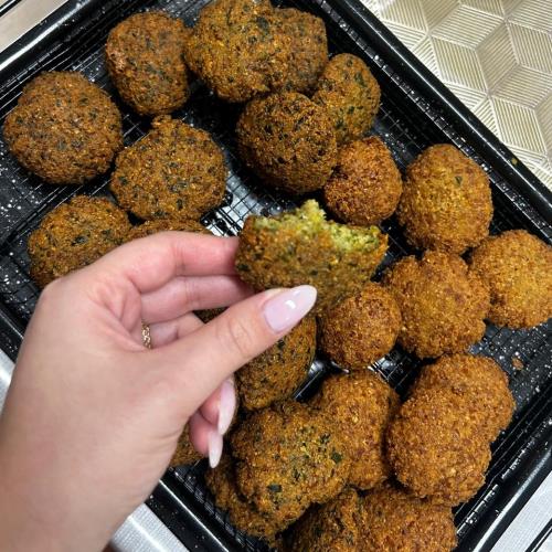 פלאפל טעים, רך מבפנים ופריך מבחוץ. 
