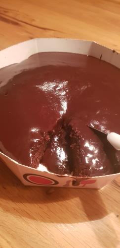 עוגת שוקולד מטריפה וקלה