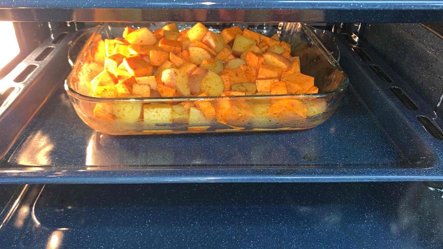 תפוחי אדמה ובטטה אפויים בתנור