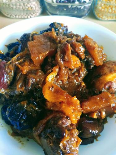 טנזיה - תבשיל בשר ופירות יבשים של סבתא לאה