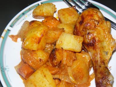 עוף תפוחי אדמה ובטטות במיונז אפויים בתנור