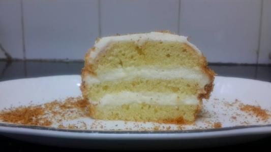 עוגה קוקוס ומיץ תפוזים במילוי קרם וניל