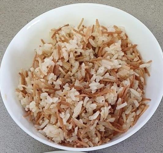 אורז ואיטריות קלויות