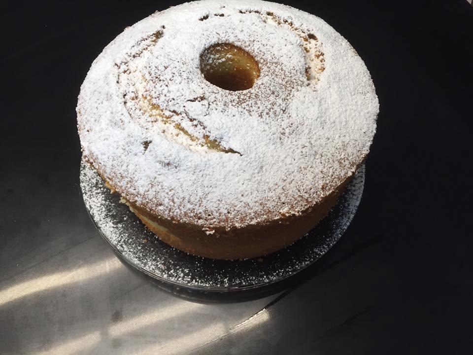 עוגת תפוזים גבוהה על בקבוק